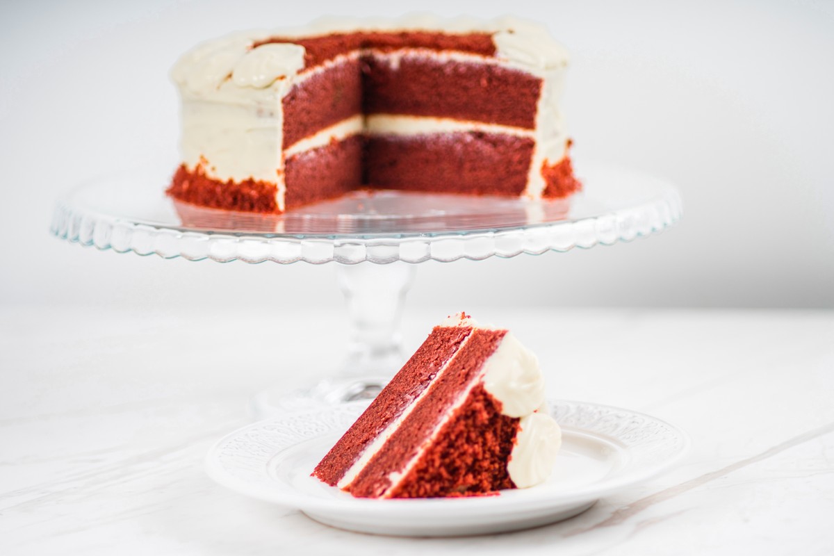 Red Velvet Cheesecake Cake