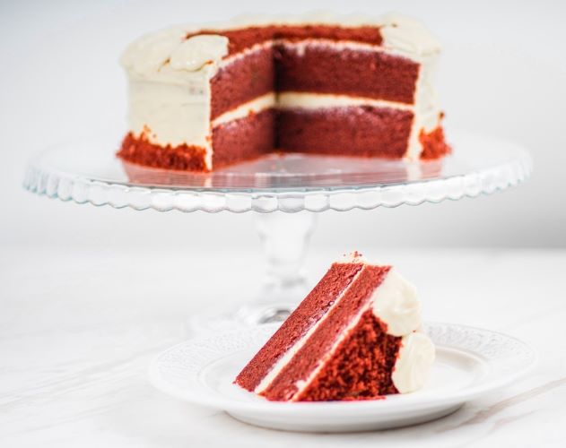 Red Velvet Cheesecake Cake