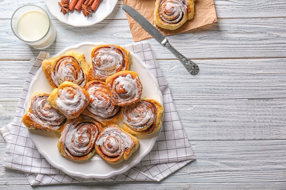 Cinnamon Roll Cake