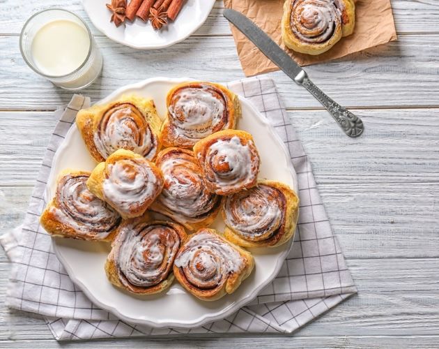 Cinnamon Roll Cake