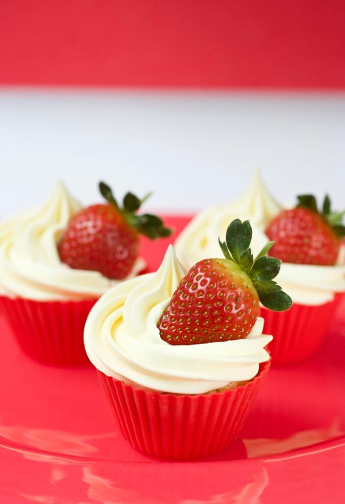 strawberry lemonade cupcakes