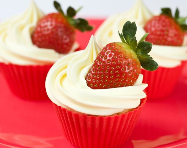 Strawberry lemonade cupcakes